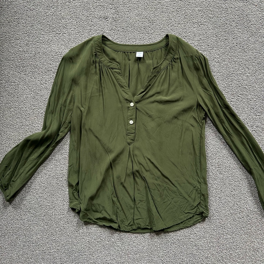 Old Navy women’s Green Long Sleeve Shirt